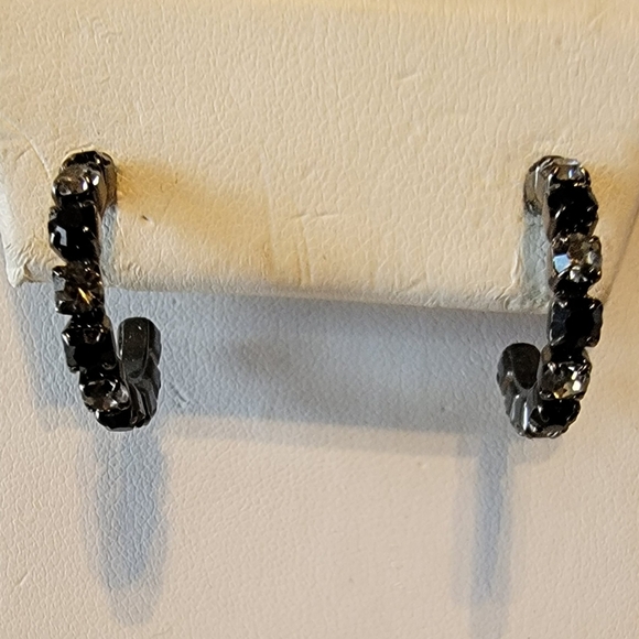 A15 Black & Clear Rhinestone Pierced Earrings - Picture 1 of 4